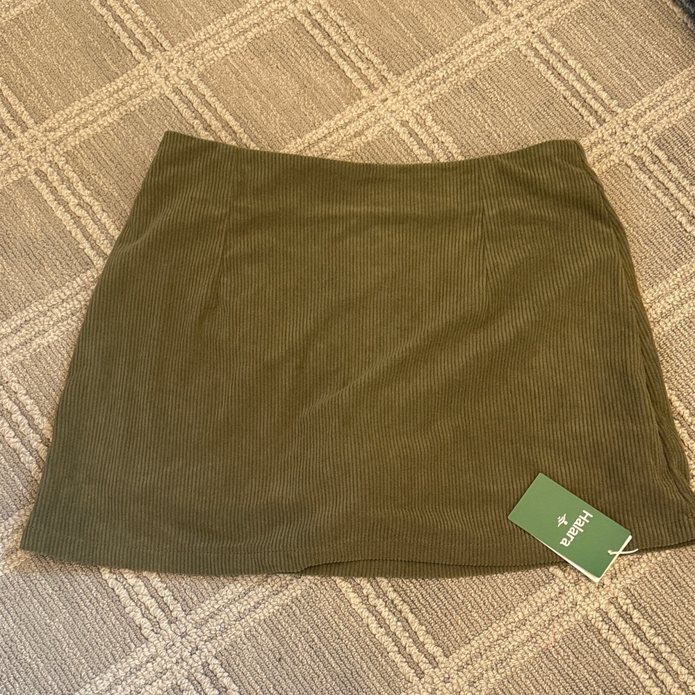 HALARA Olive Green Ribbed Mini Skirt